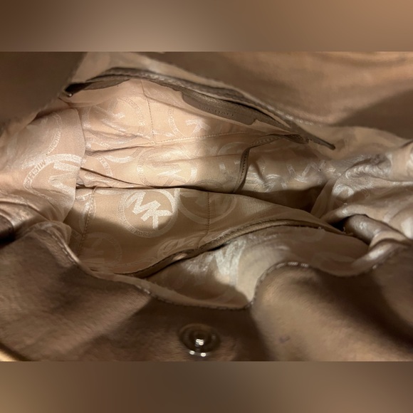 Michael Kors Tan Hamilton Purse - Picture 14 of 15